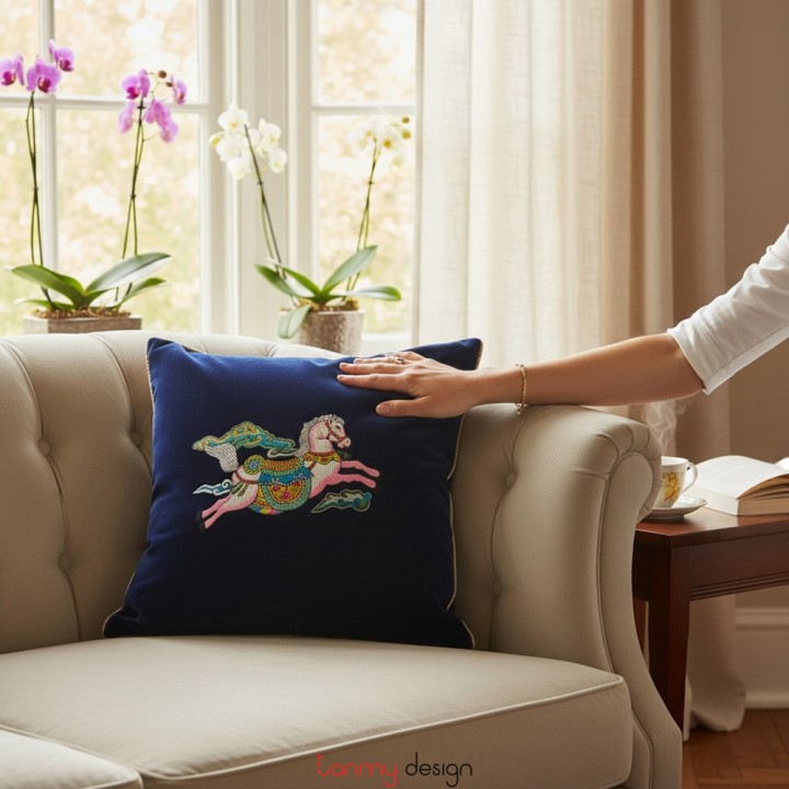 Tựa lưng nhung thêu ngựa 45x45cm - các màu